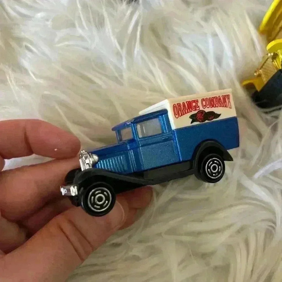 Reader’s Digest Collector’s Set of Classic Trucks – Vintage Die-Cast Vehicles - Picture 4 of 10